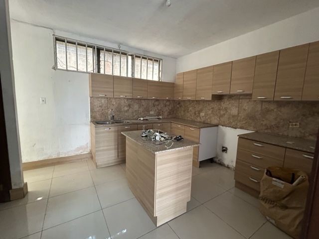 Propiedad en renta km 8 CES Edificio de 1000 metros con 2 niveles