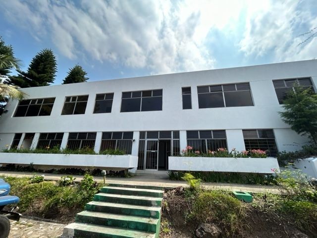 Propiedad en renta km 8 CES Edificio de 1000 metros con 2 niveles