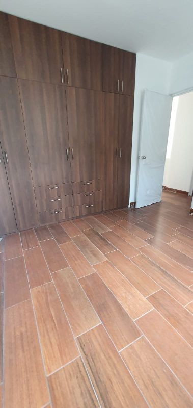 EN VENTA CASA NUEVA ZONA 16 HACIENDA REAL DENTRO DE CONDOMINIO