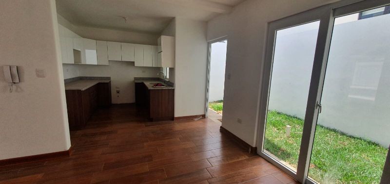 EN VENTA CASA NUEVA ZONA 16 HACIENDA REAL DENTRO DE CONDOMINIO