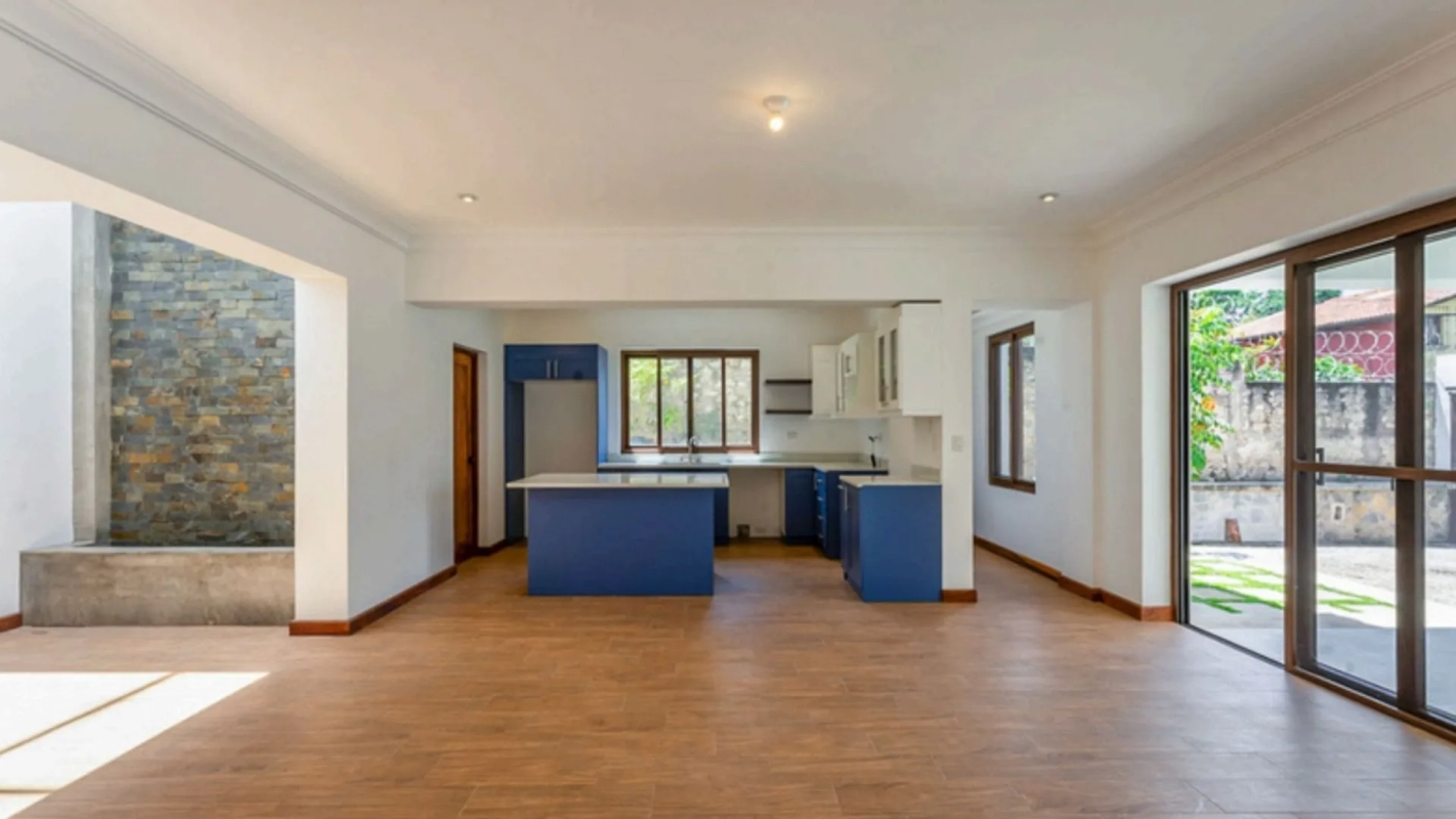 Casa con amplio jardín para estrenar en VENTA -Antigua Guatemala