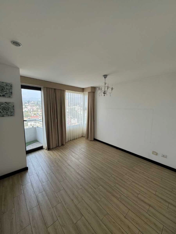 Apartamento en renta zona 15, excelente ubicación