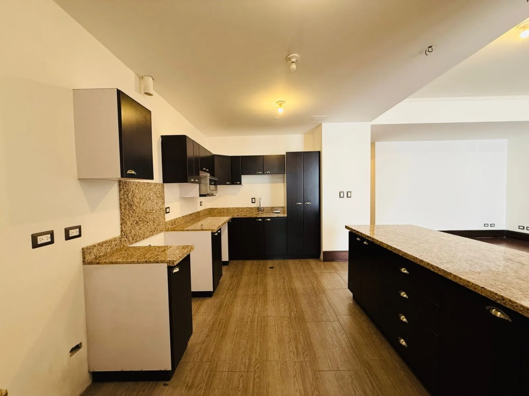 Alquiler de Amplio Apto. 3 Dormitorios, Granada Cayalá