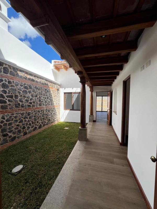 Hacienda del Comendador, Vendo Casa