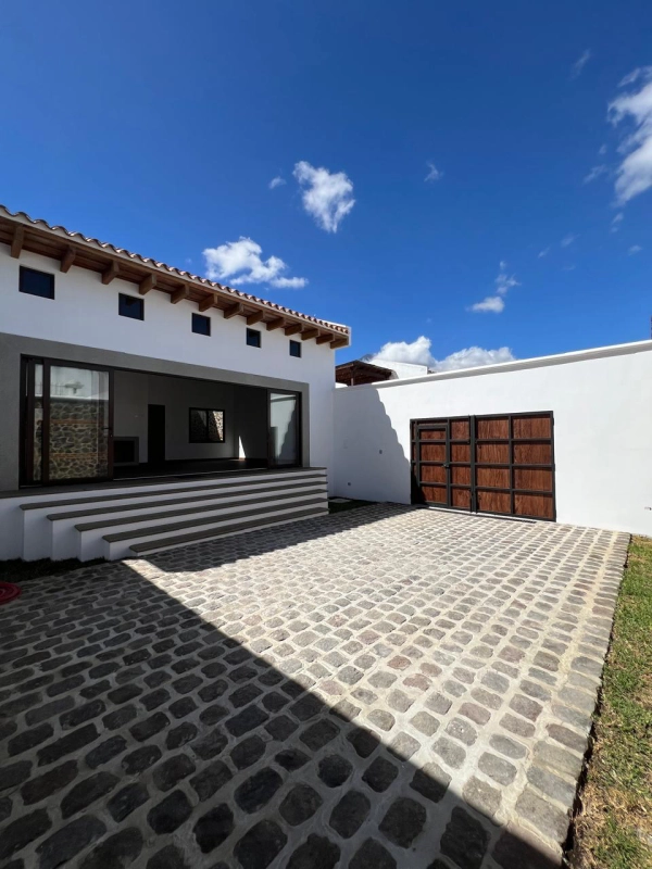 Hacienda del Comendador, Vendo Casa