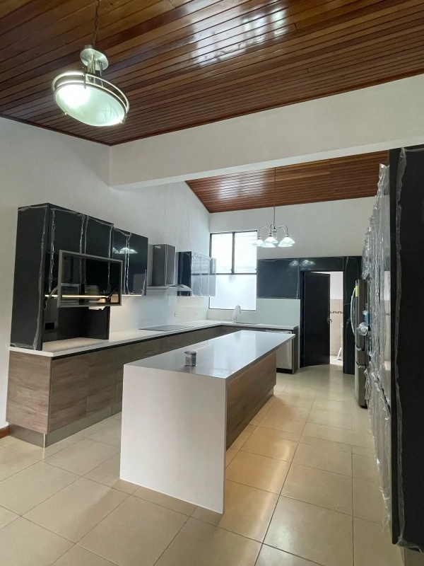 Casa en venta en LA CAÑADA zona 14