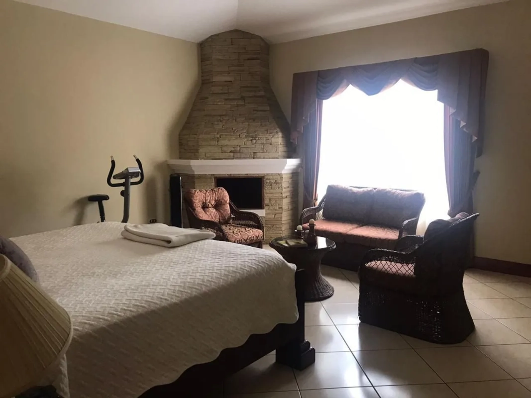 CASA EN RENTA SAN LUCAS SACATEPEQUEZ  KM. 26 RESIDECIALES EL ENSUEÑO