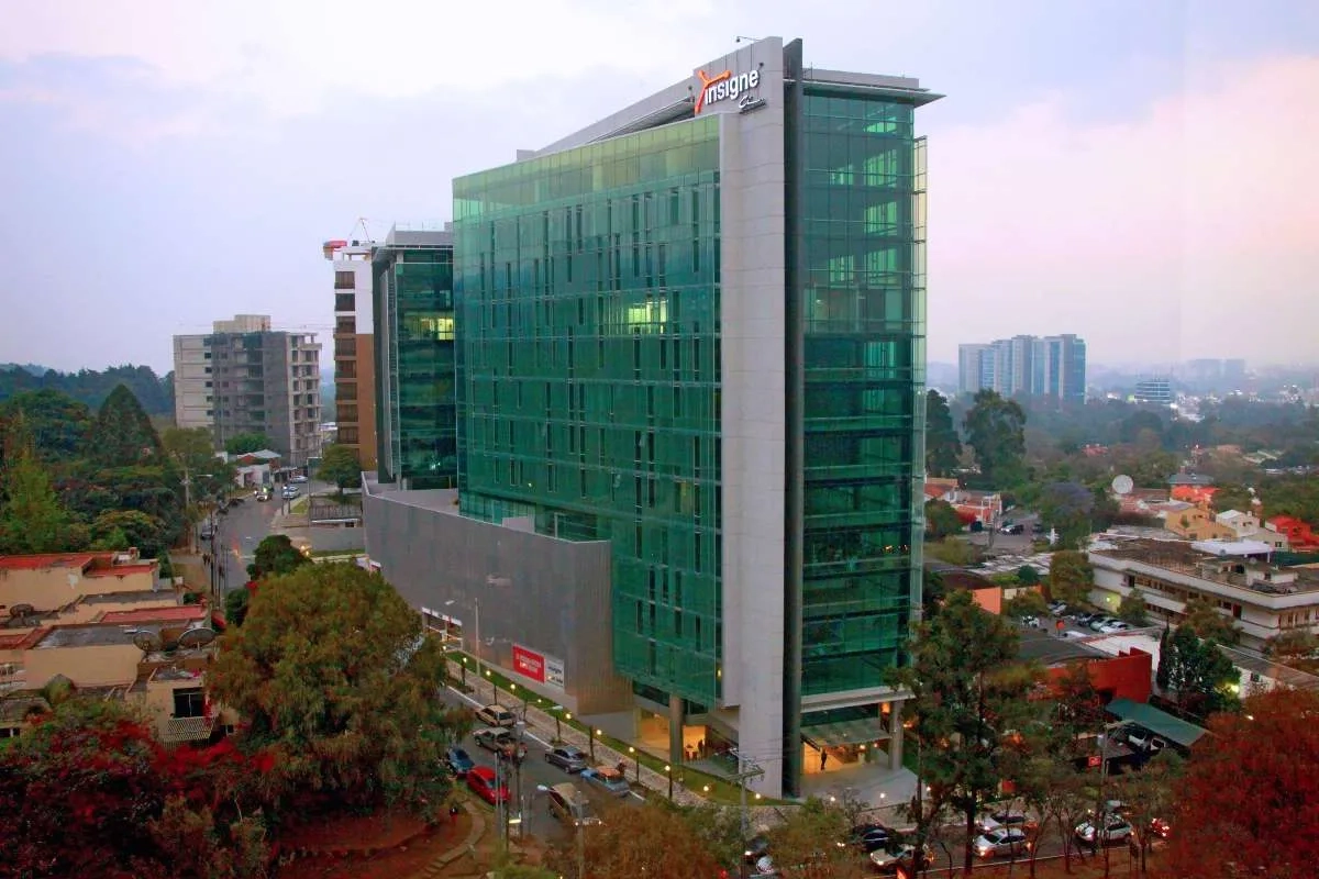 Modernas oficinas en venta en Zona 15 Insigne Z. 15