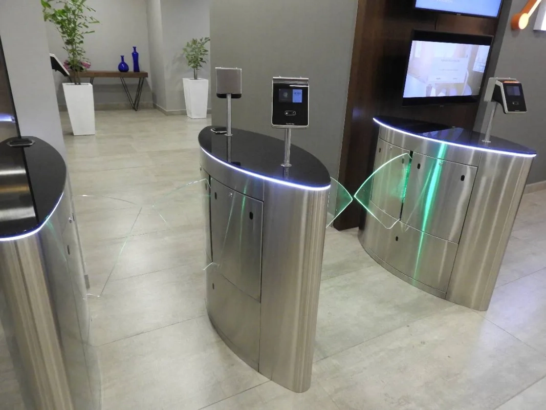 Modernas oficinas en venta en Zona 15 Insigne Z. 15 - Miniatura 12