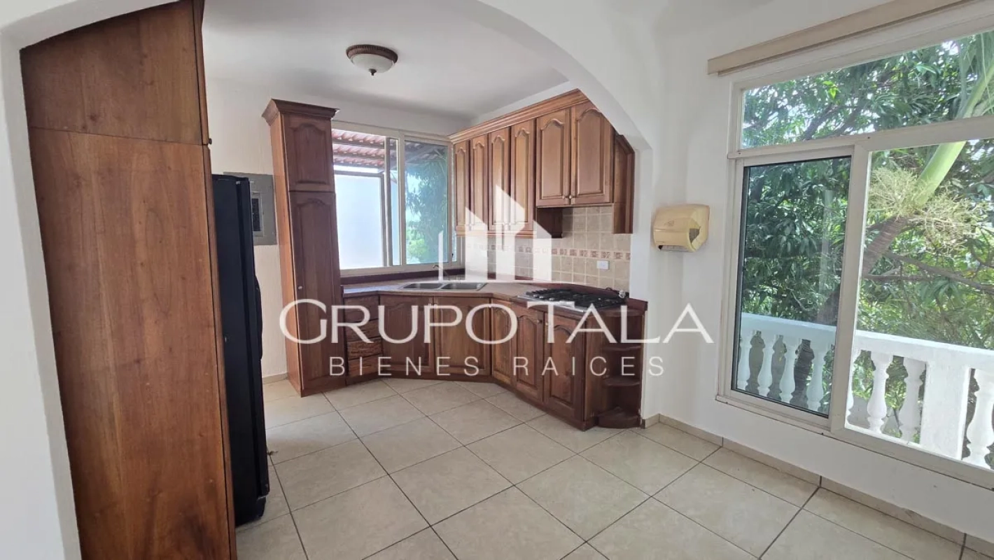 Casa en venta Colonia El Maestro Q.1,700,000.00 + impuestos