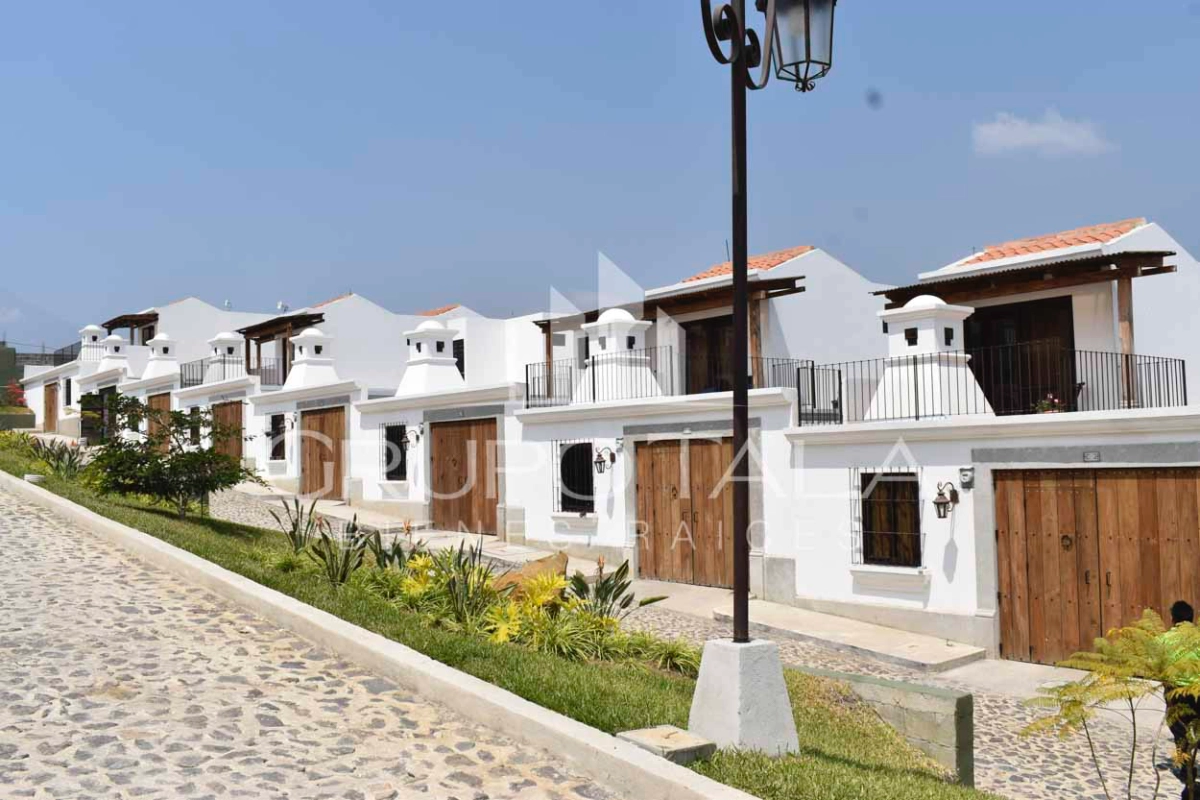 Casas en Venta - Barrios Coloniales, Antigua Guatemala
