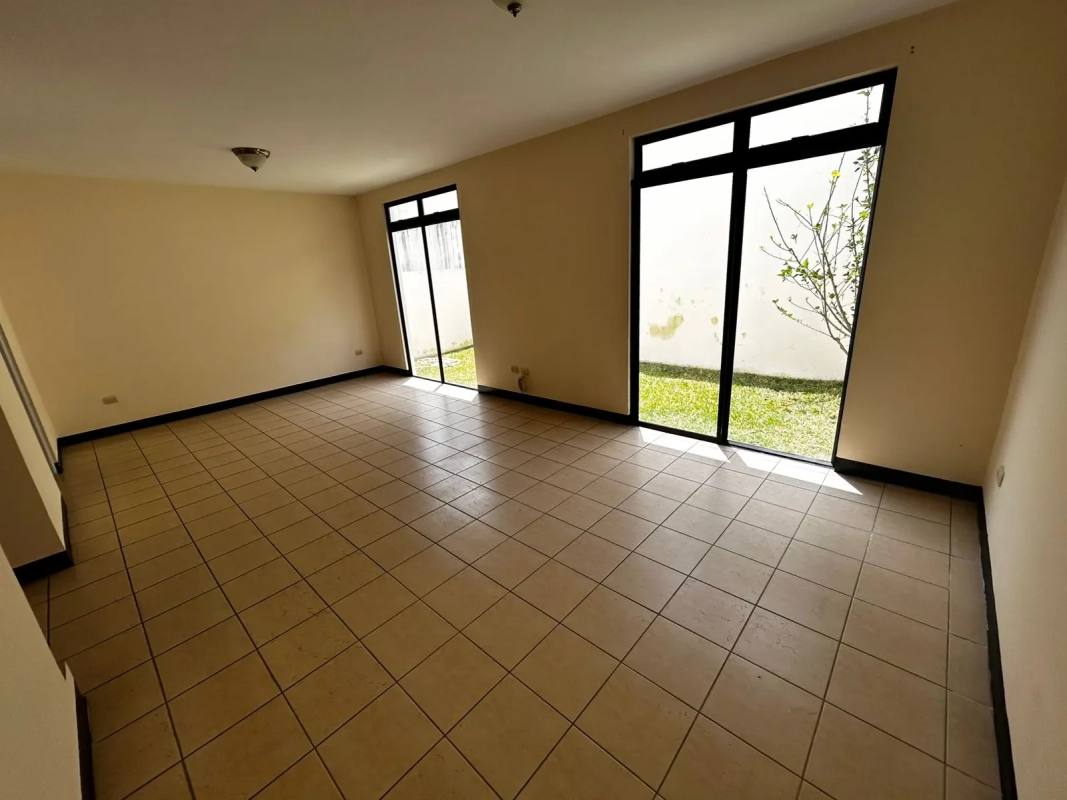 🏡 Casa en Renta – Km 21.5 Carretera a Fraijanes