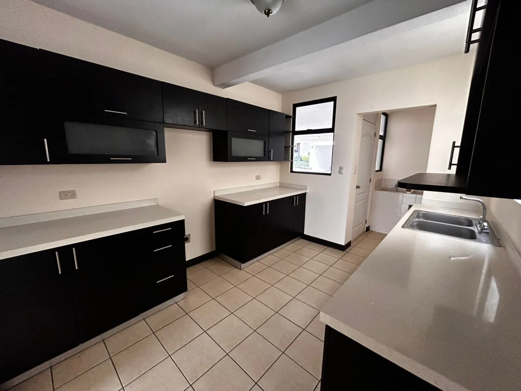 🏡 Casa en Renta – Km 21.5 Carretera a Fraijanes