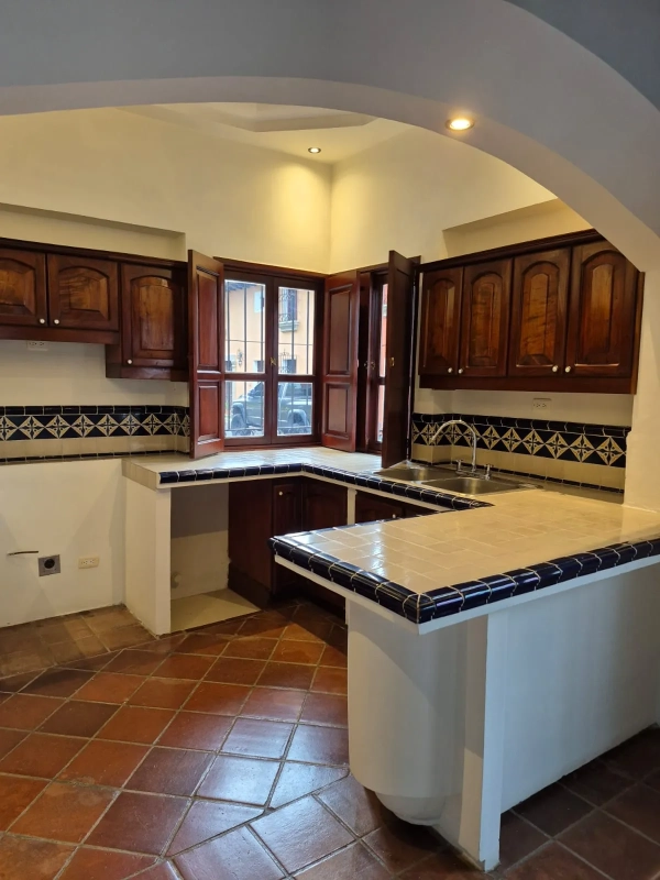 CASA EN VENTA ANTIGUA GUATEMALA  1 NIVEL CON TERRAZA