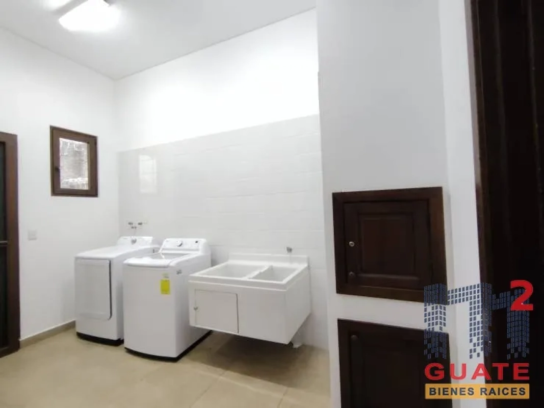 Casa en condominio en Renta, Zona 16