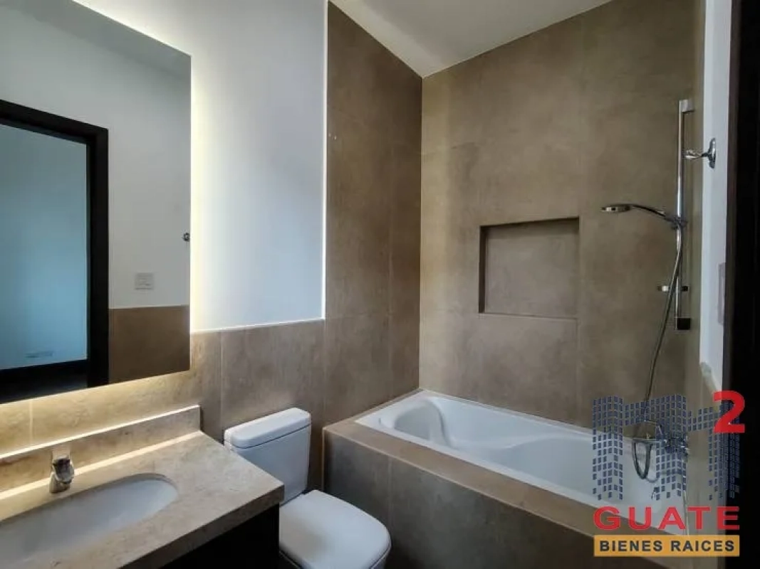 Casa en condominio en Renta, Zona 16