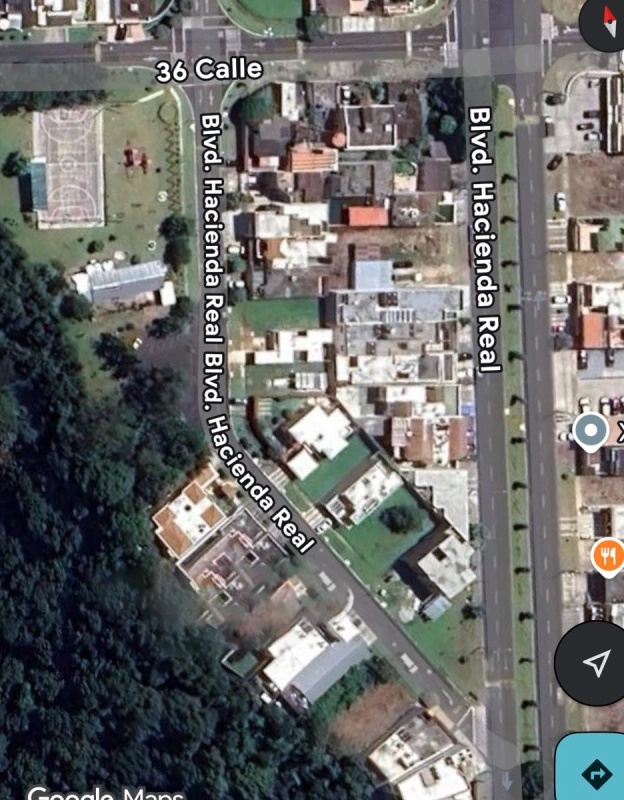 Casa en venta Hacienda Real Zona 16 a pasos del parque