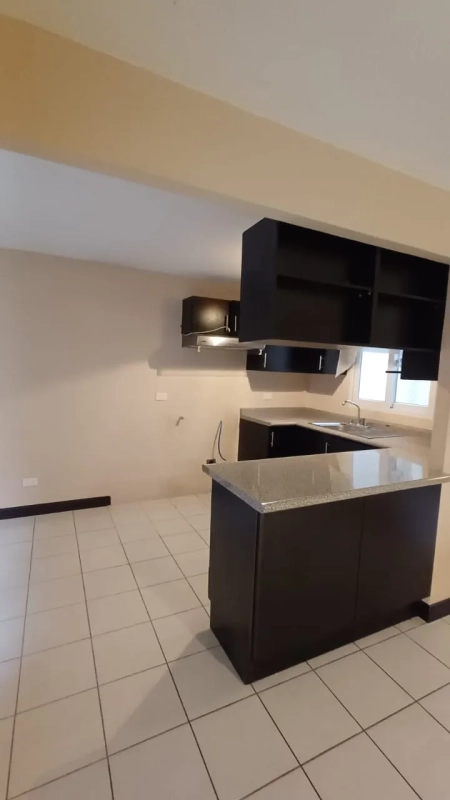 HERMOSA CASA EN VENTA EN RESIDENCIAS ARBORETTO ZONA 10 DE SANTA CATARINA PINULA