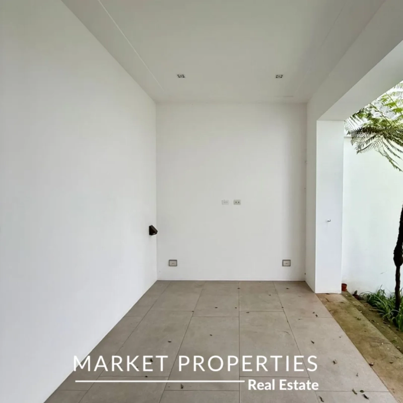 Casa en venta Encinos de Cayala zona 16 de 5 dormitorios