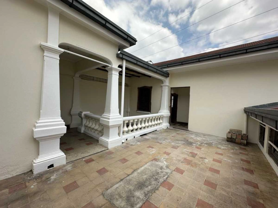 Casa en renta zona 1 / 11 ambientes ideal , cerca de San Juan de Dios