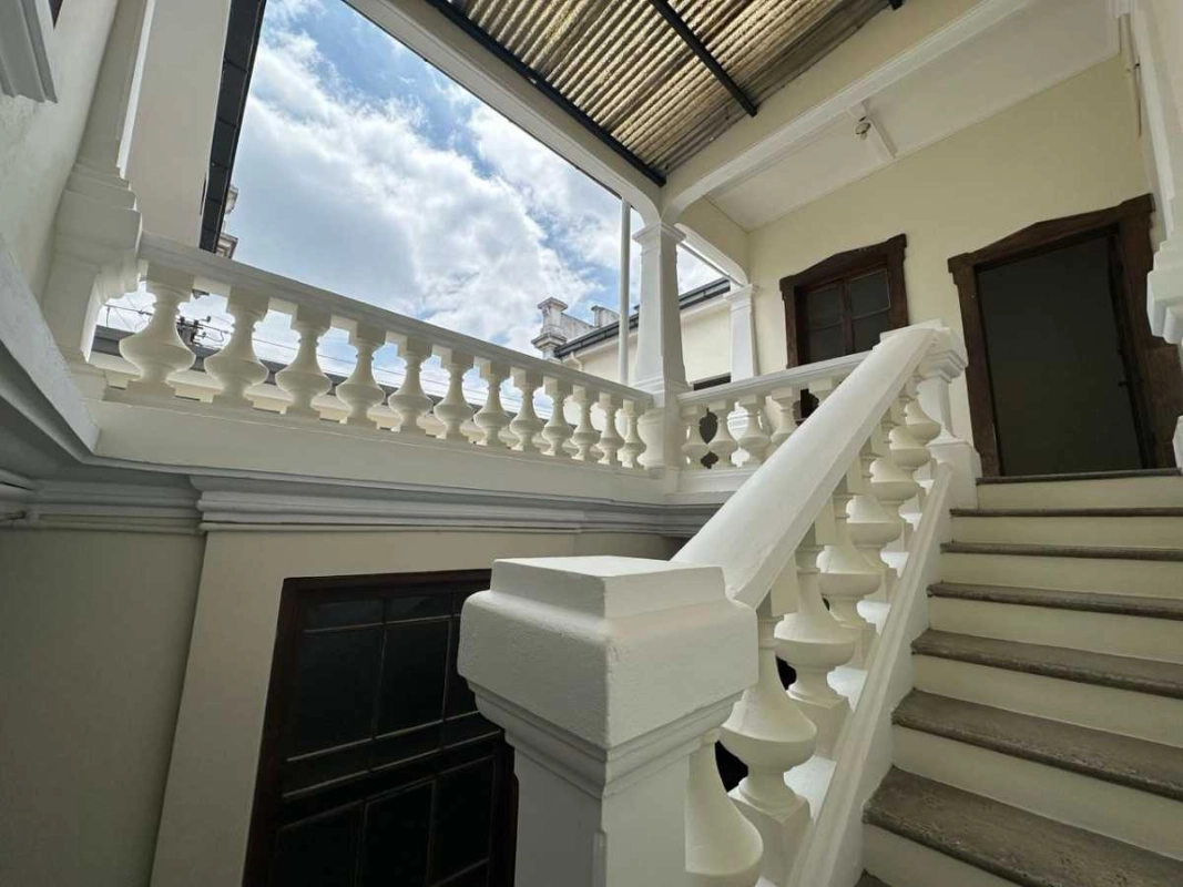 Casa en renta zona 1 / 11 ambientes ideal , cerca de San Juan de Dios