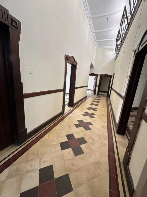 Casa en renta zona 1 / 11 ambientes ideal , cerca de San Juan de Dios