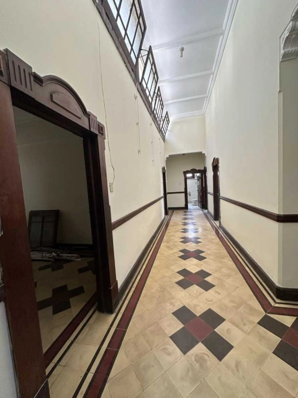 Casa en renta zona 1 / 11 ambientes ideal , cerca de San Juan de Dios