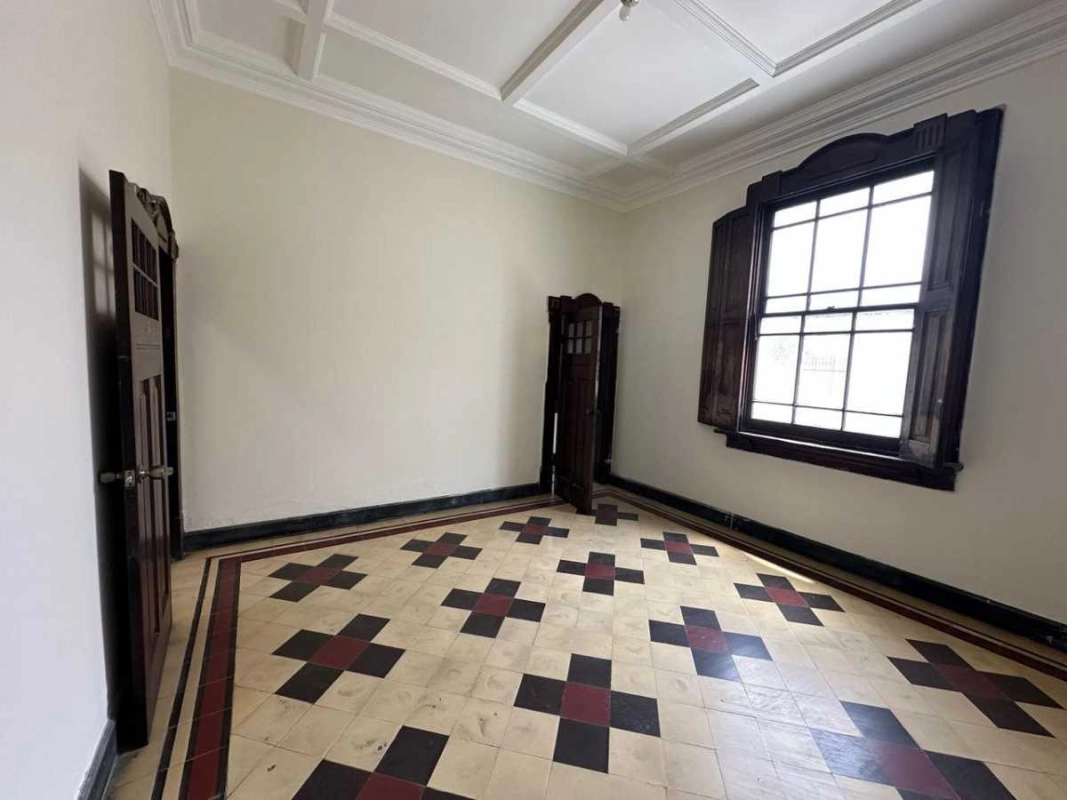 Casa en renta zona 1 / 11 ambientes ideal , cerca de San Juan de Dios