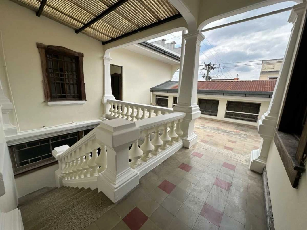 Casa en renta zona 1 / 11 ambientes ideal , cerca de San Juan de Dios