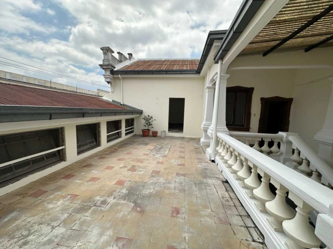 Casa en renta zona 1 / 11 ambientes ideal , cerca de San Juan de Dios