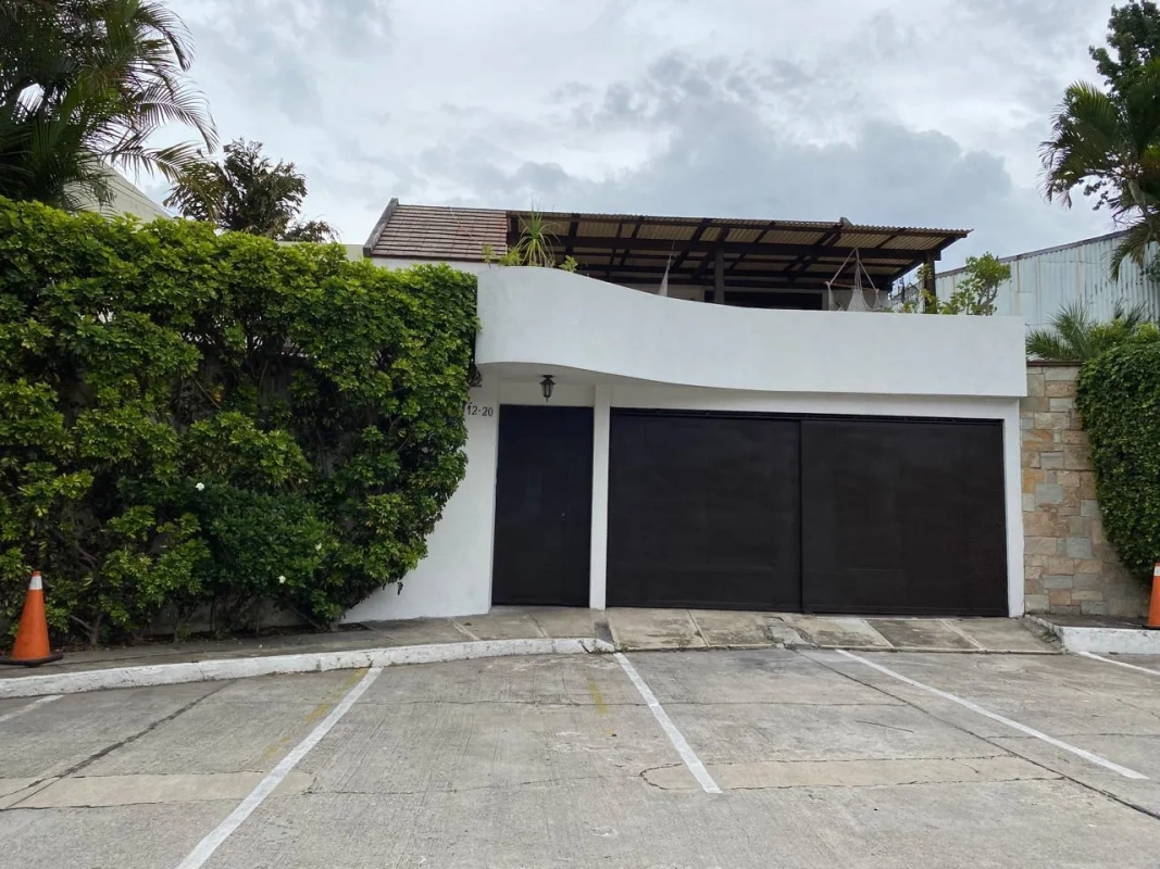 CASA EN VENTA REMODELADA EN Z13 CON GARITA - Miniatura 8