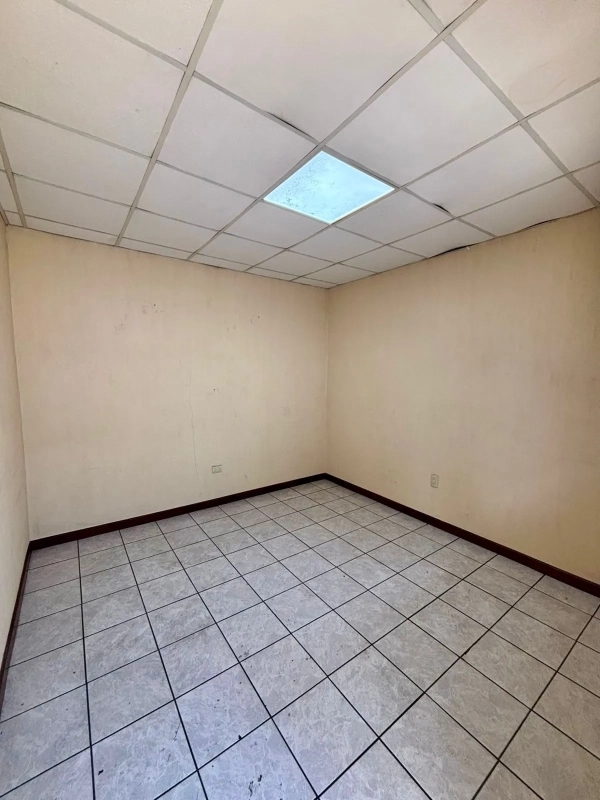 Propiedad en Alquiler, Zona 13, Colonia Pamplona - Image 2