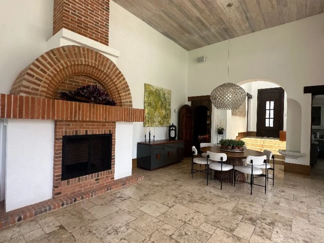 VENDO AMPLIA Y LINDA CASA ANTIGUA GUATEMALA