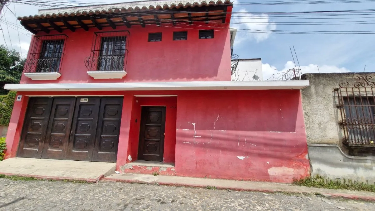 Antigua Guatemala San Bartolome Becerra se vende Casa fuera de condominio.