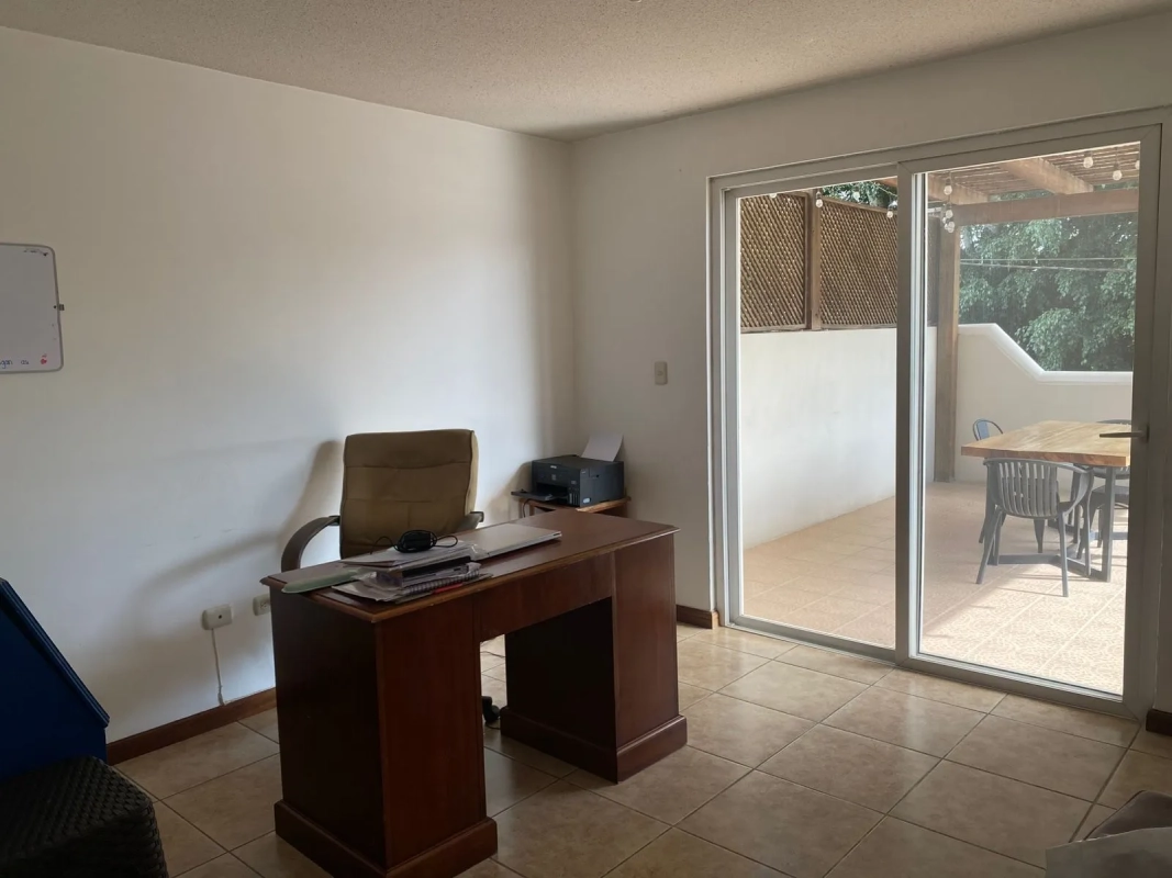 CASA EN VENTA ZONA 11 LAS CHARCAS CONDOMINIO PEQUEÑO