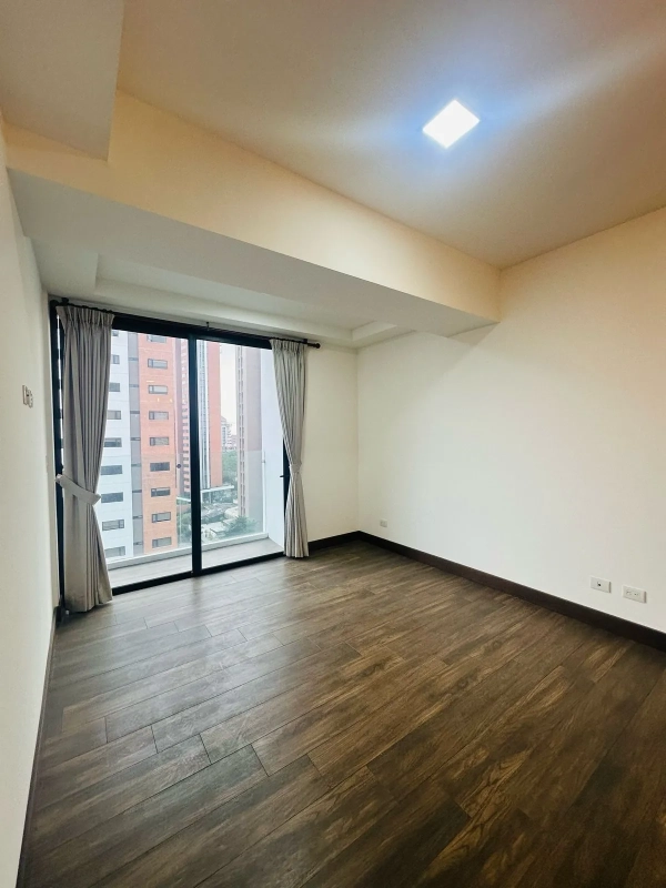 VENTA APARTAMENTO EN EDIFICIO CASA ROBLE, ZONA 14