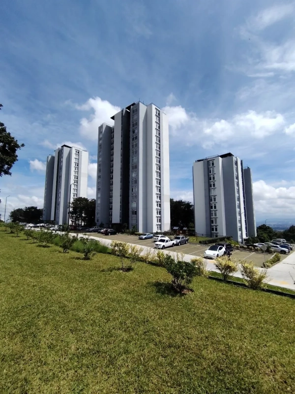Apartamento con jardin en primer nivel en Sakai zona 1 de Mixco