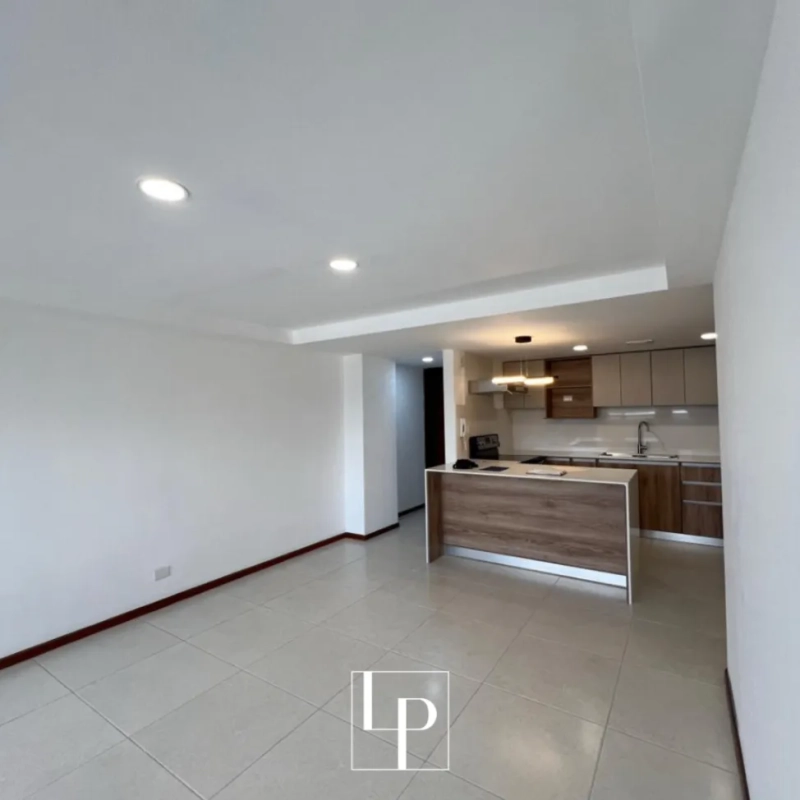 Apartamento en renta en edificio Alameda, zona 9