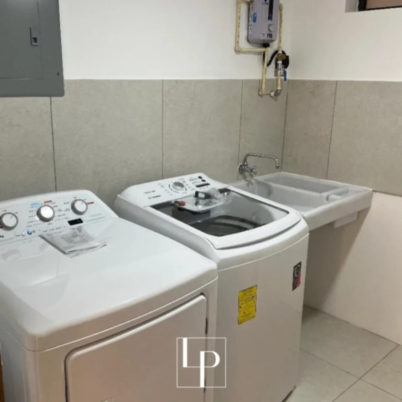 Apartamento en renta en edificio Alameda, zona 9
