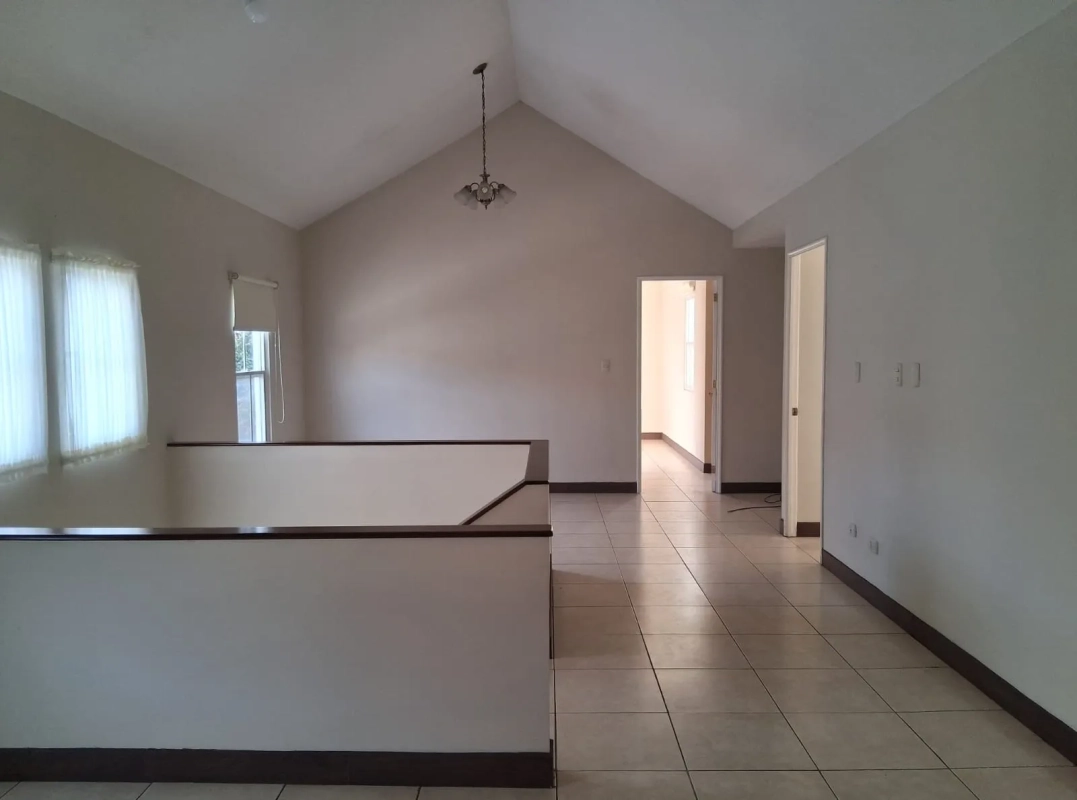 Condado Naranjo, casa 4 habitaciones en alquiler Q11,000.00 mantenimientos incluidos