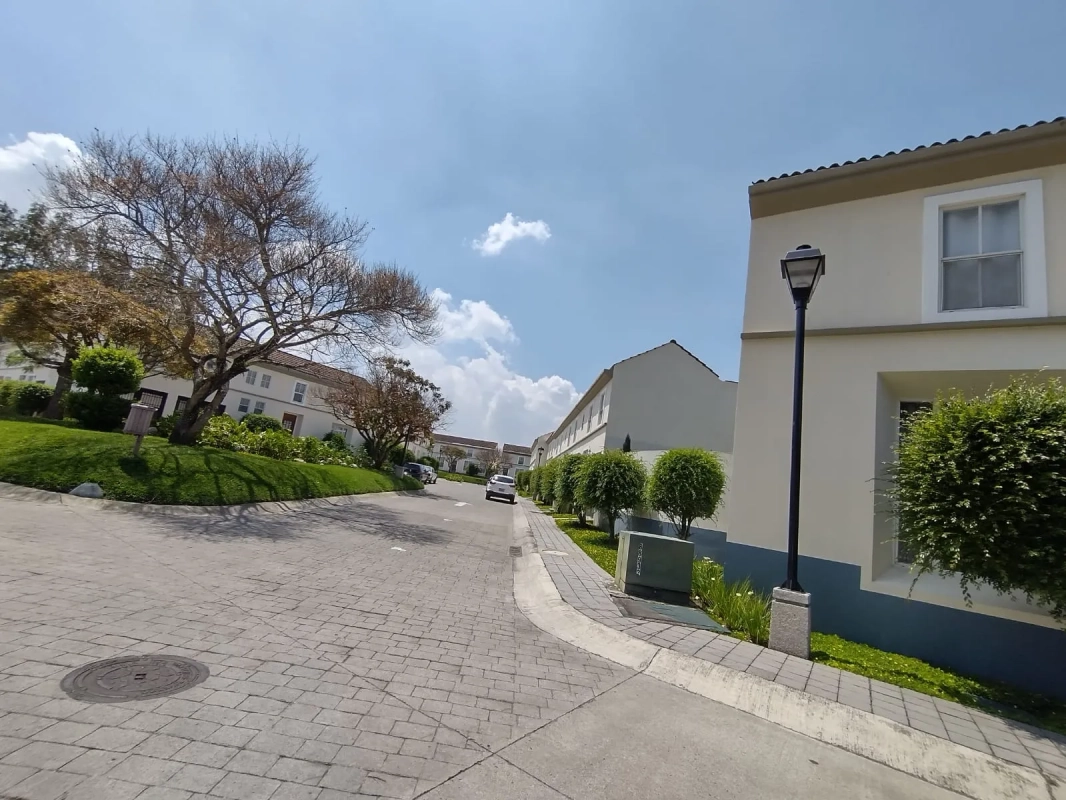 Condado Naranjo, casa 4 habitaciones en alquiler Q11,000.00 mantenimientos incluidos