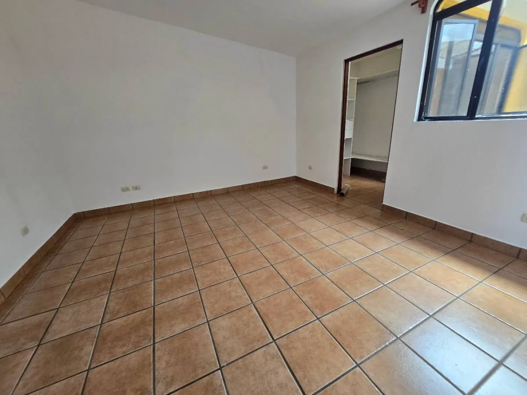 APARTAMENTO EN RENTA ZONA 11 SANTA RITA VR Q4.800