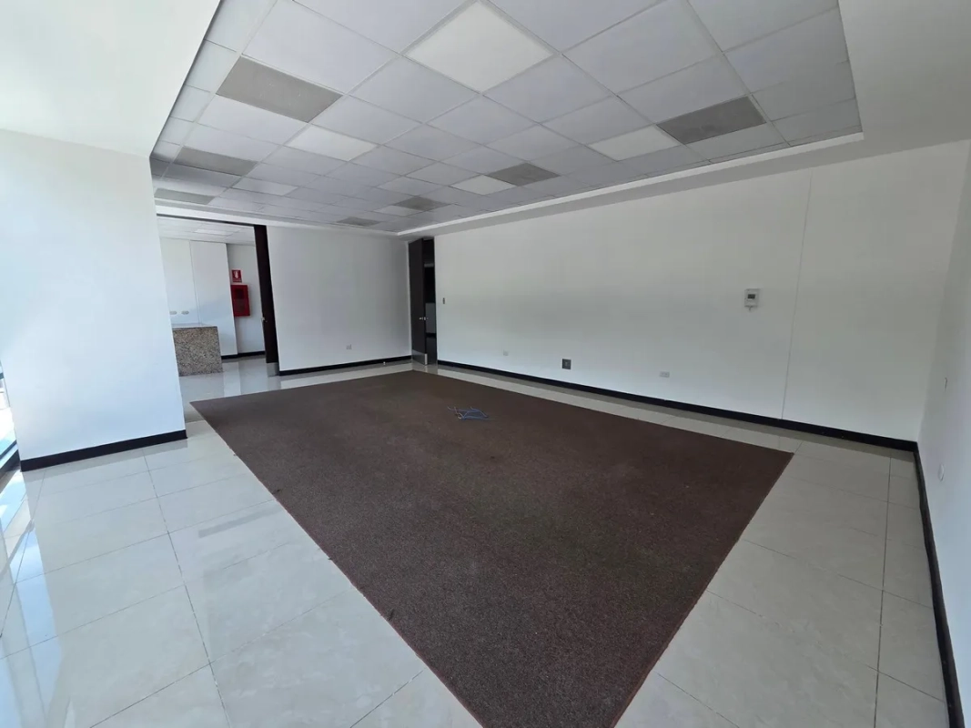 Oficina en Alquiler en Zona 10 de 2,082 Mts en $35,414.80