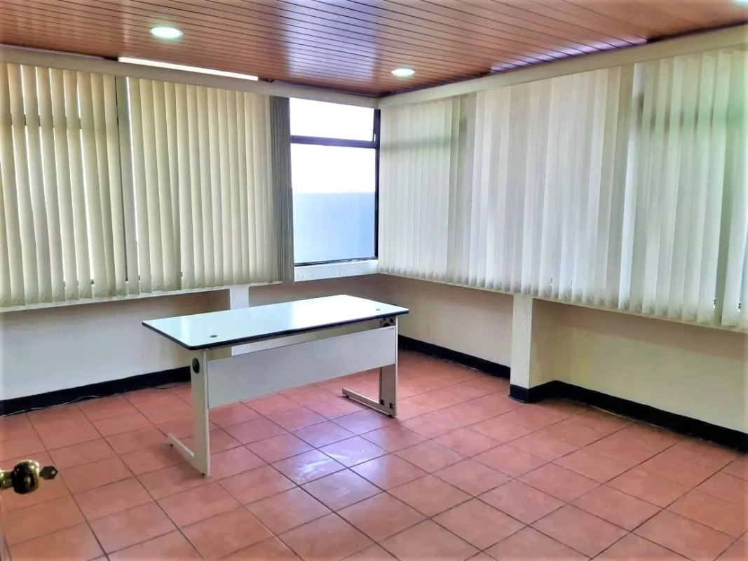 OFICINA TABICADA EN RENTA ZONA 10 – REFORMA