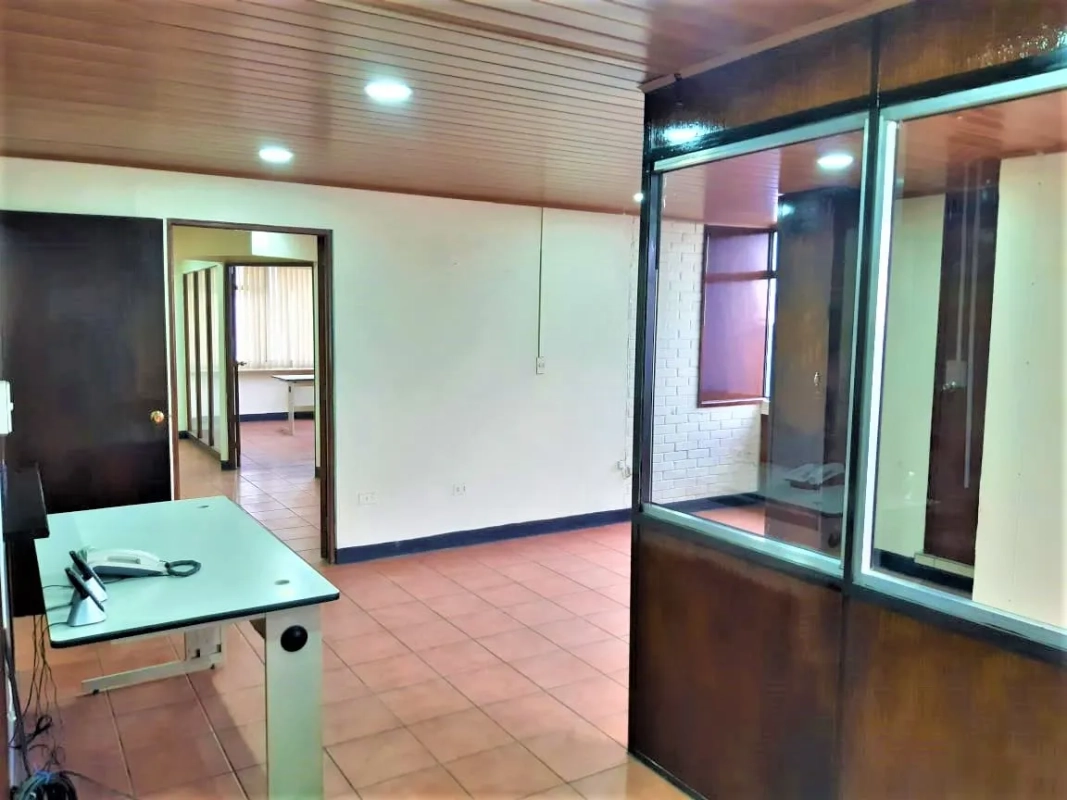 OFICINA TABICADA EN RENTA ZONA 10 – REFORMA