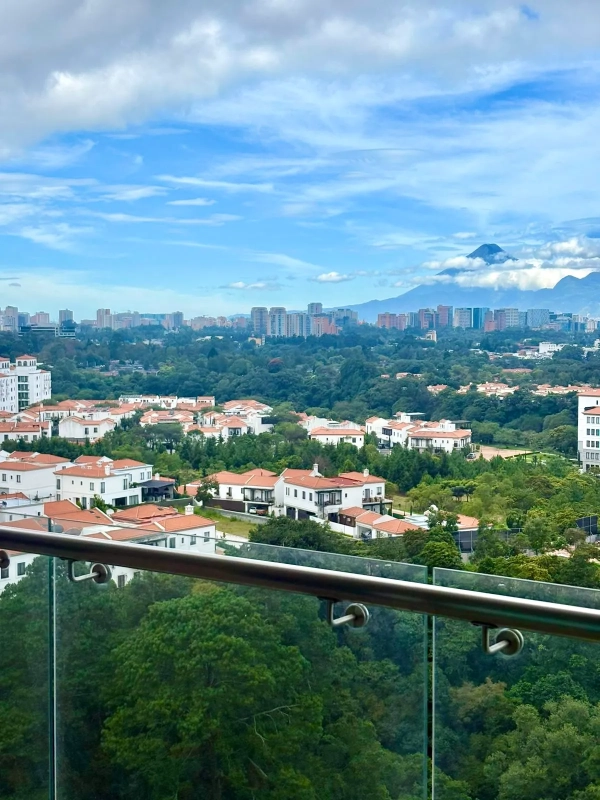 Zona 16 • Apartamento en renta • Edificio Viú Cayalá • Amueblado y Equipado