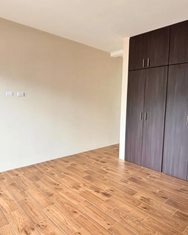 CASA EN RENTA EN ZONA 16, HACIENDA REAL -LISTA PARA ESTRENAR-