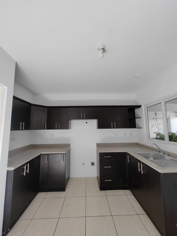 Casa en Renta en Bosques de San Nicolás, Fase 3, Zona 4, Mixco, Guatemala