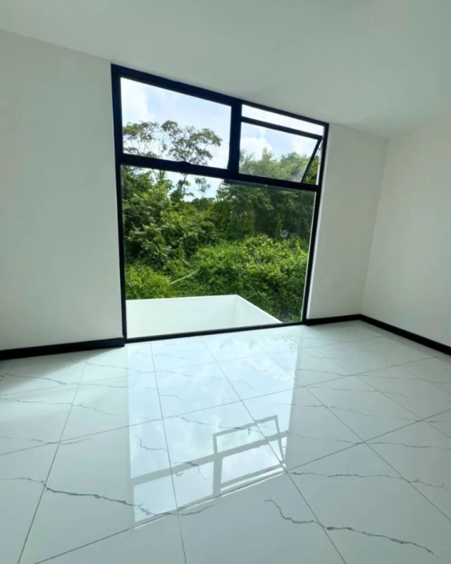 CASA EN VENTA EN ZONA 16  HACIENDA REAL PARA ESTRENAR