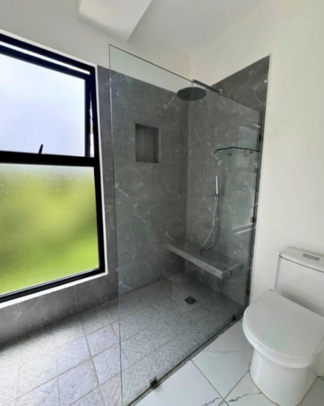 CASA EN VENTA EN ZONA 16  HACIENDA REAL PARA ESTRENAR